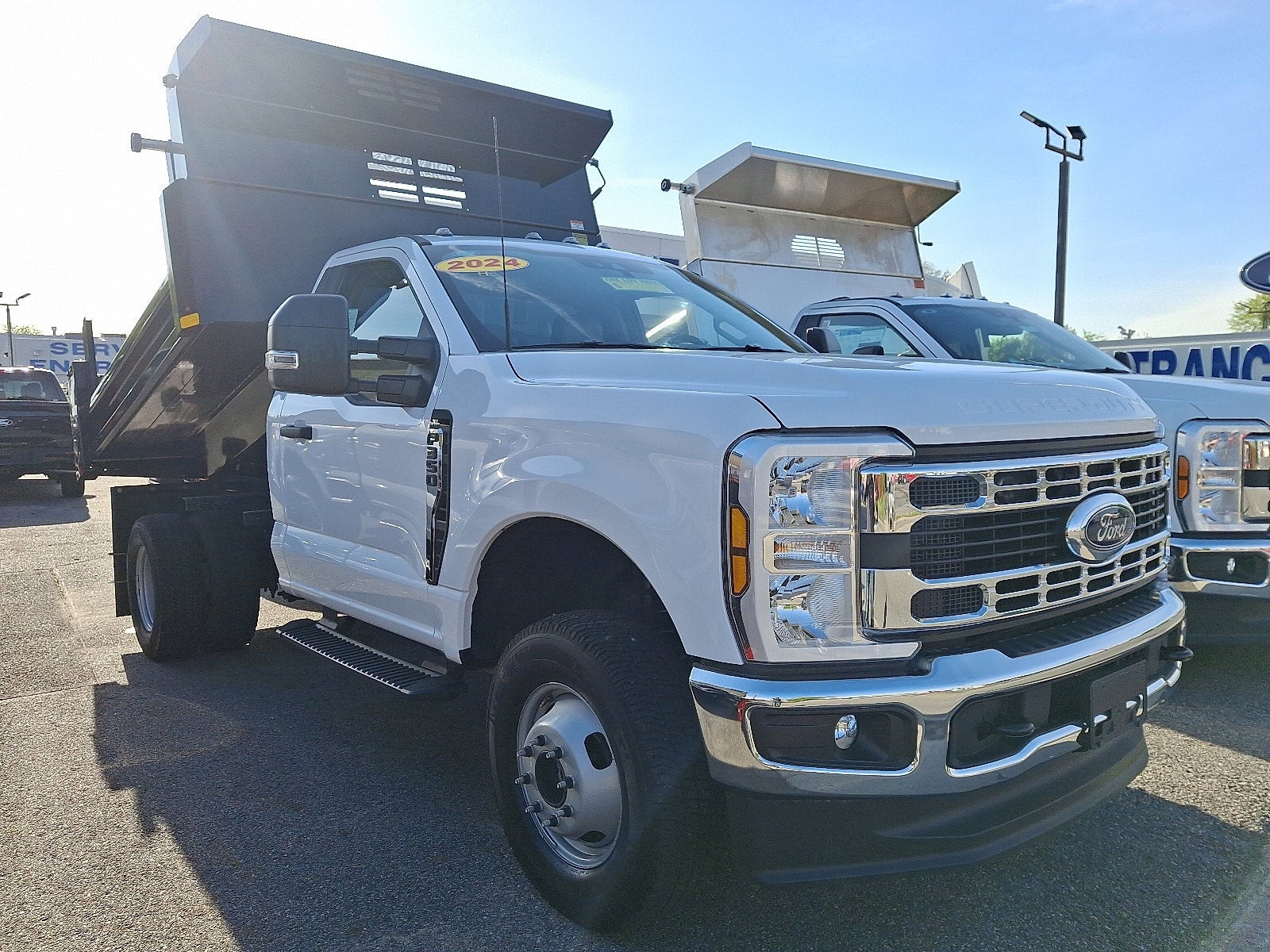 2024 Ford Super Duty F-350 DRW Base