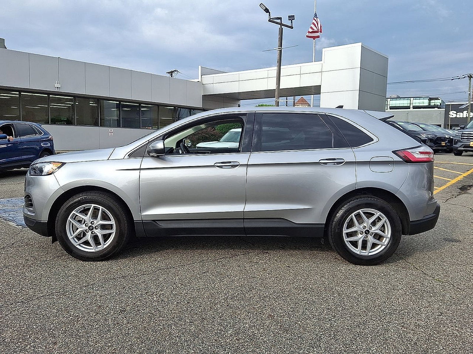 2023 Ford Edge Base