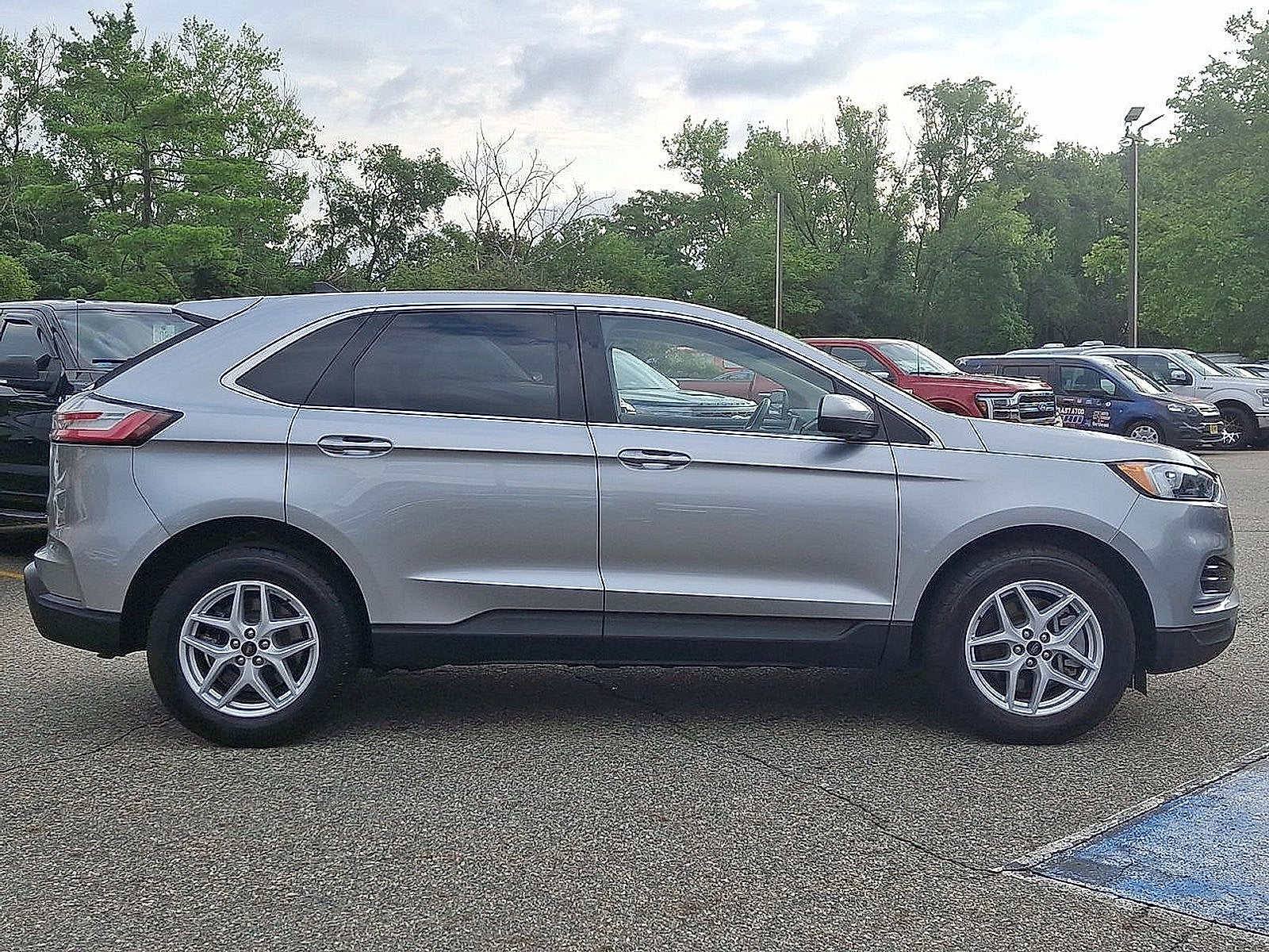2023 Ford Edge Base