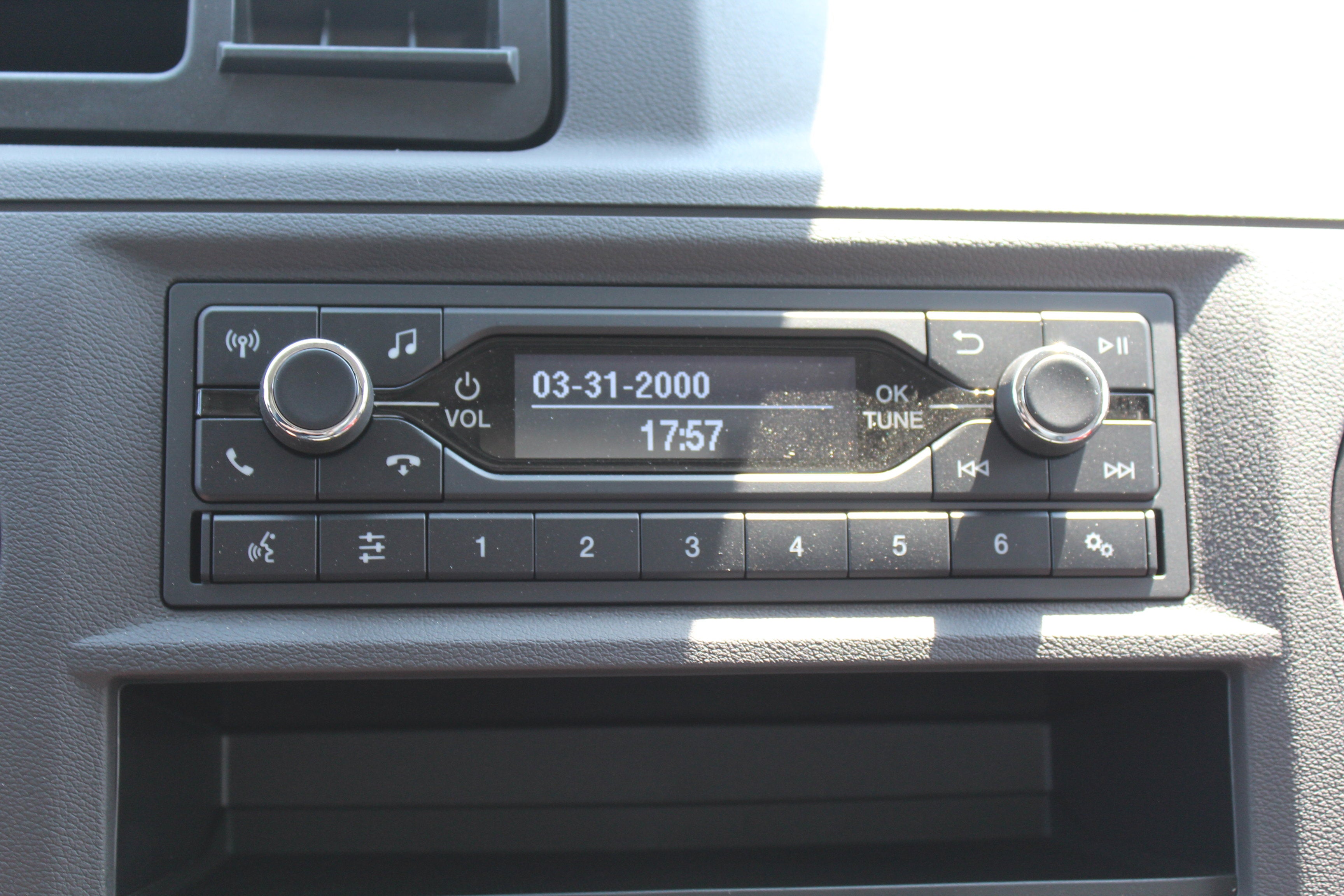 2026 Ford Dry Freight Box Truck E-350 15 FT Aluminum DuraCube Body