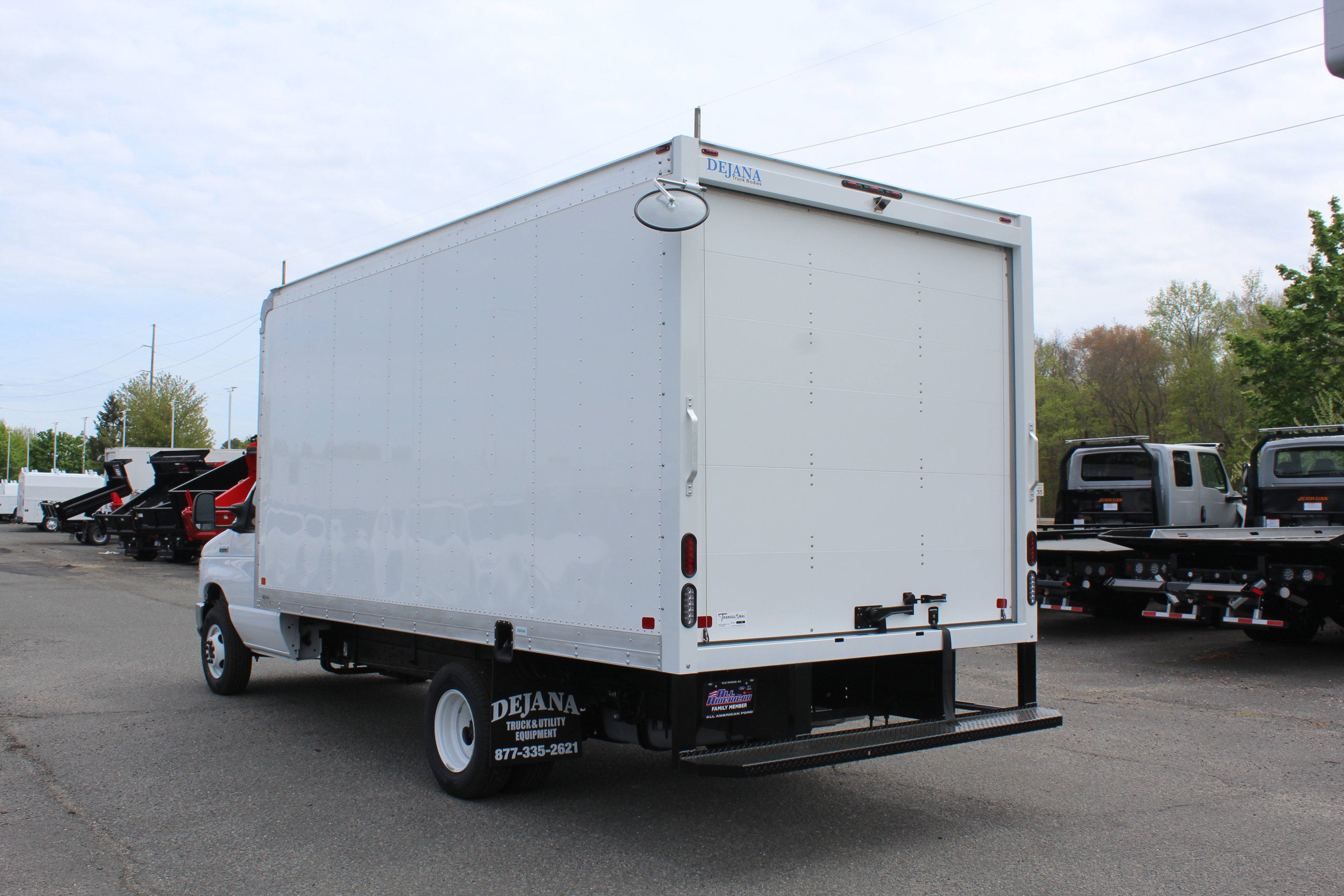 2027 Ford Dry Freight Box Truck E-350 16 FT DuraCube Pro Aluminum Body