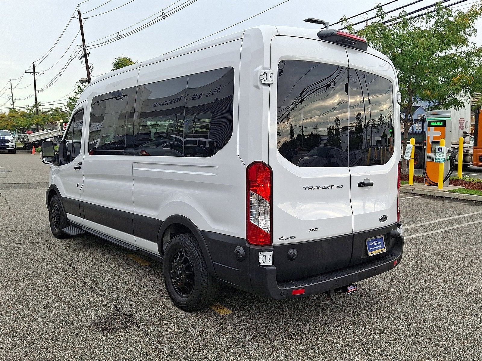 2023 Ford Transit Passenger Wagon T350