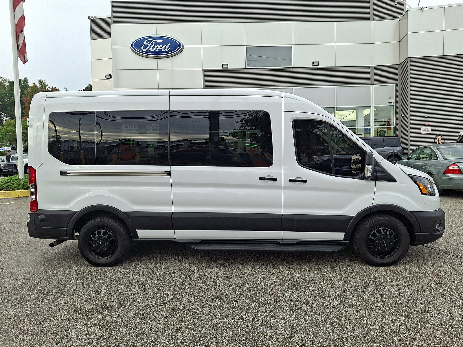 2023 Ford Transit Passenger Wagon T350