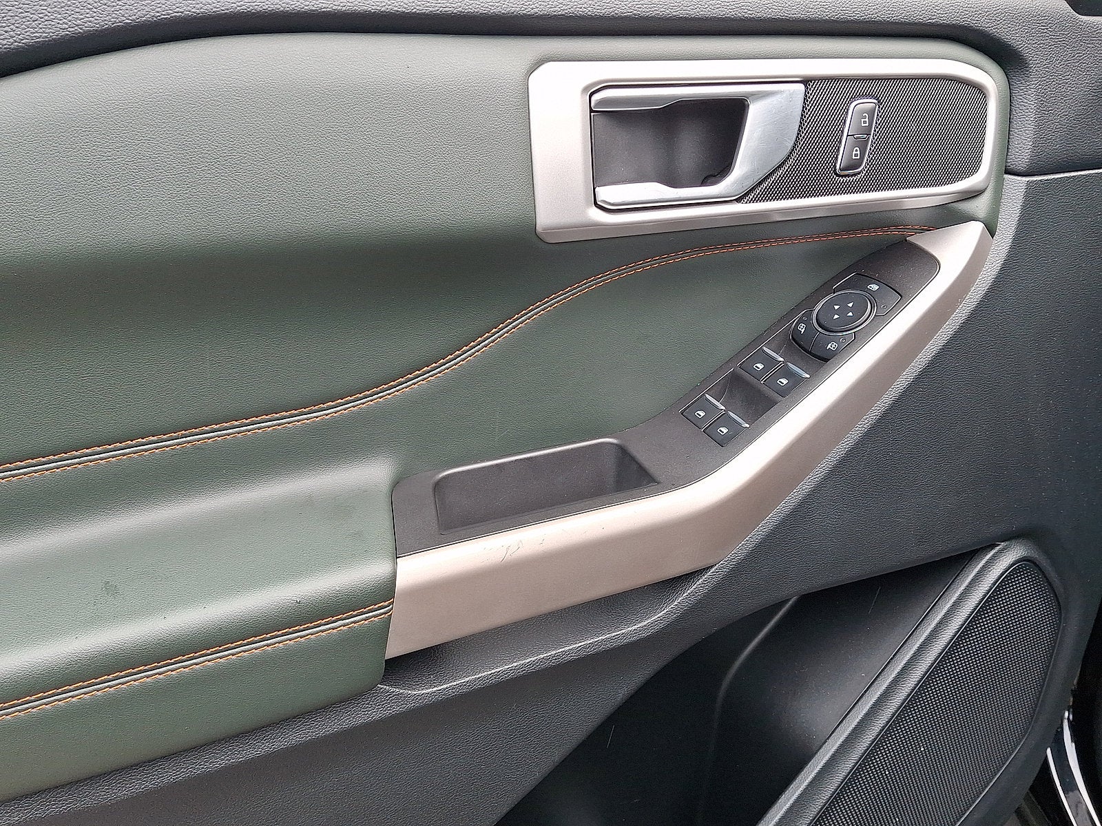 2023 Ford Explorer Base