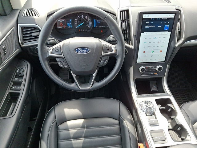 2022 Ford Edge Base