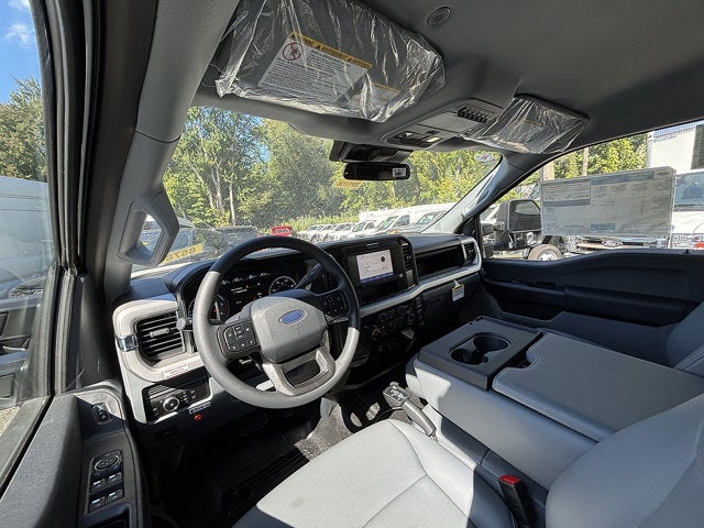 2025 Ford Chassis Cab F-350® XL