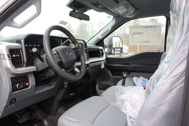 2025 Ford Chassis Cab F-550® XL