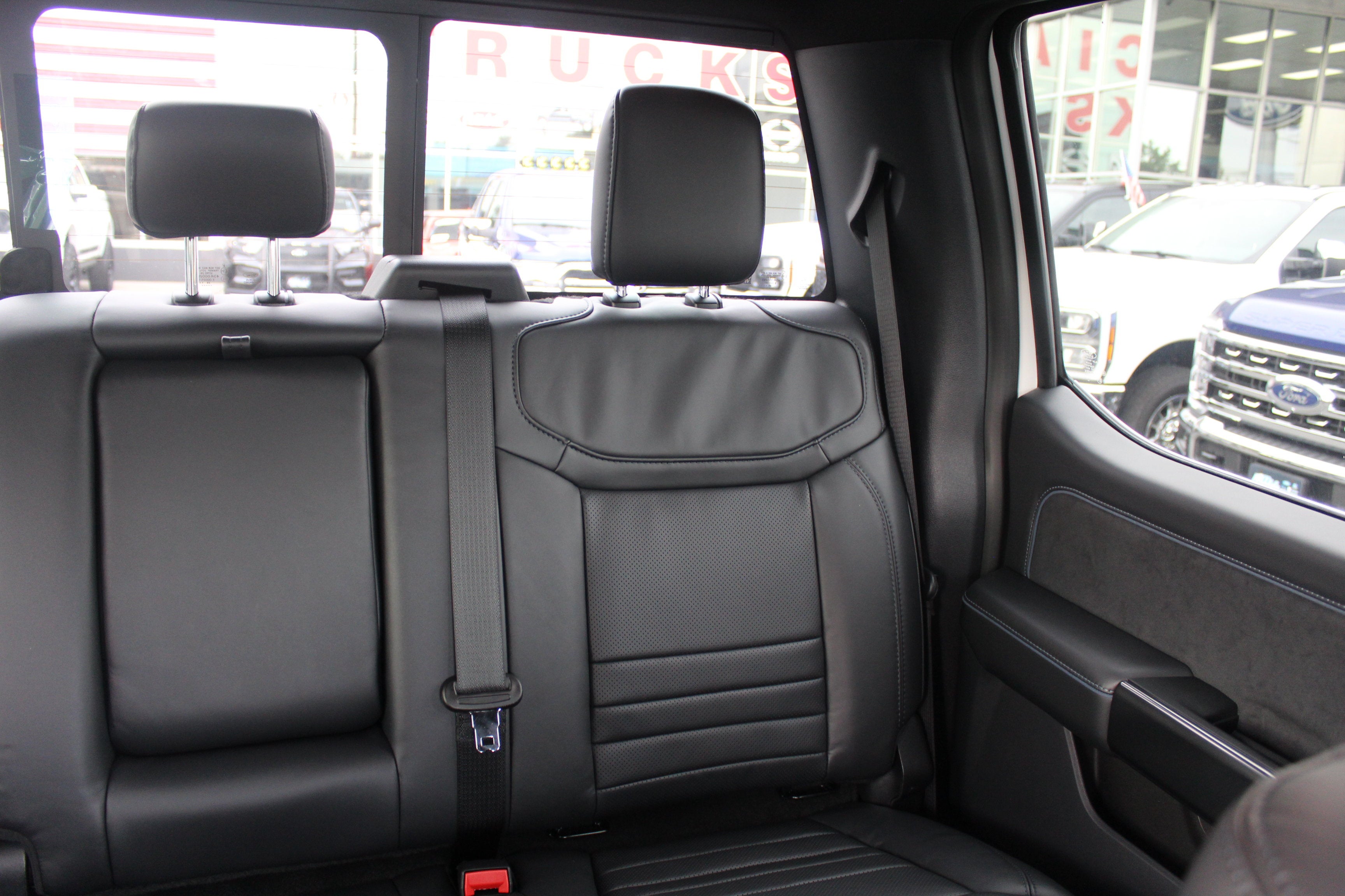 2027 Ford Chassis Cab F-550® Platinum