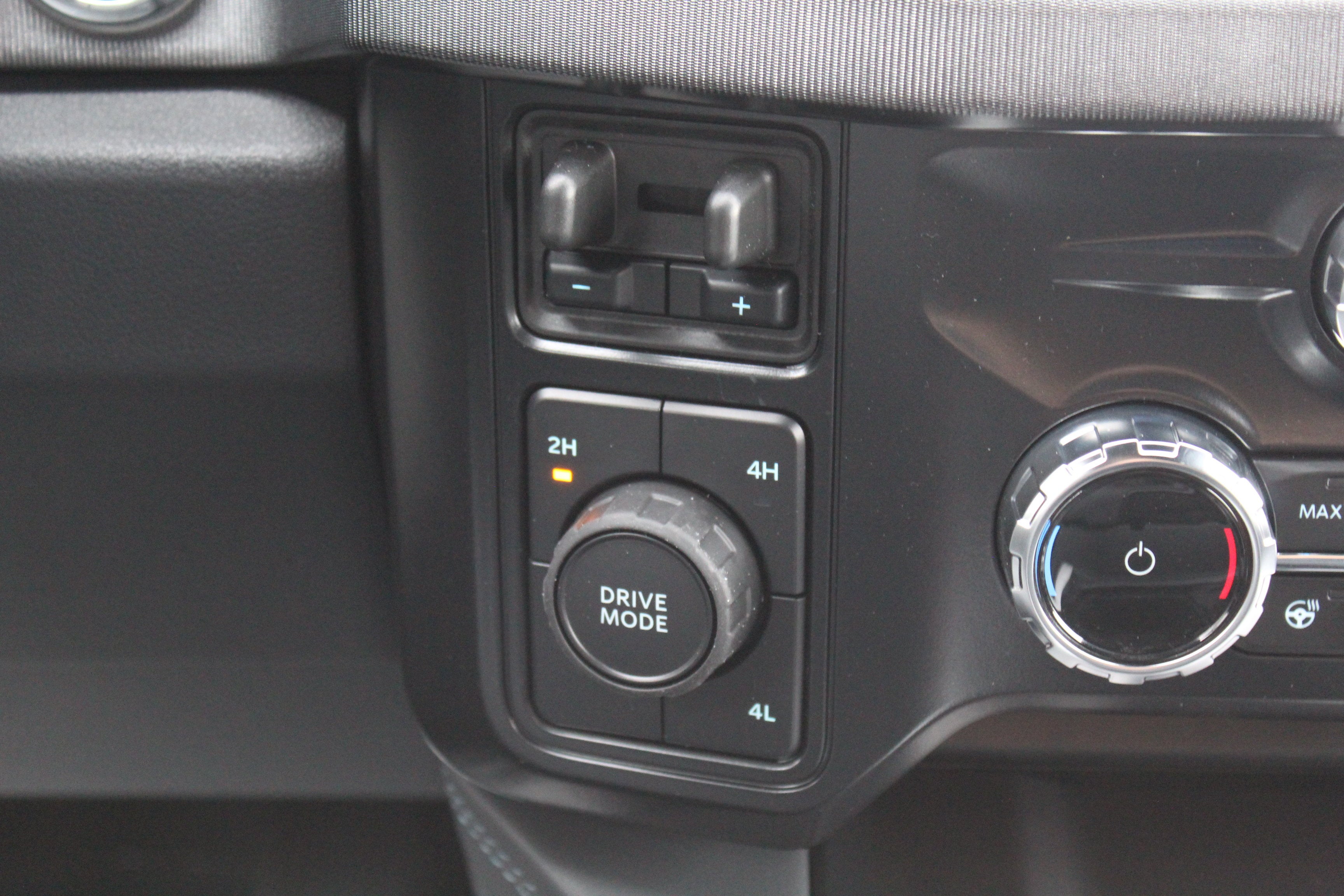 2027 Ford Chassis Cab F-550® Platinum