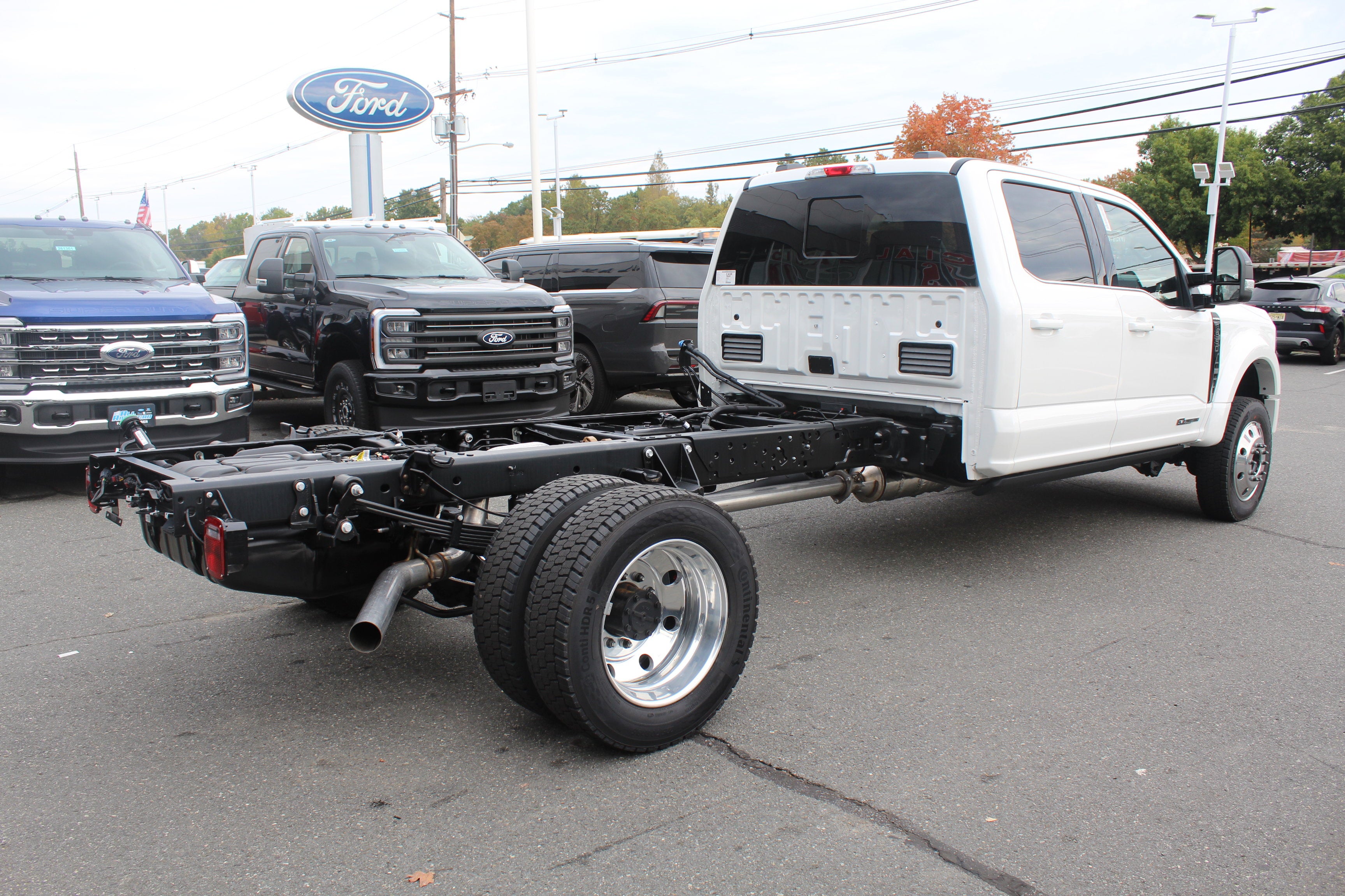 2027 Ford Chassis Cab F-550® Platinum