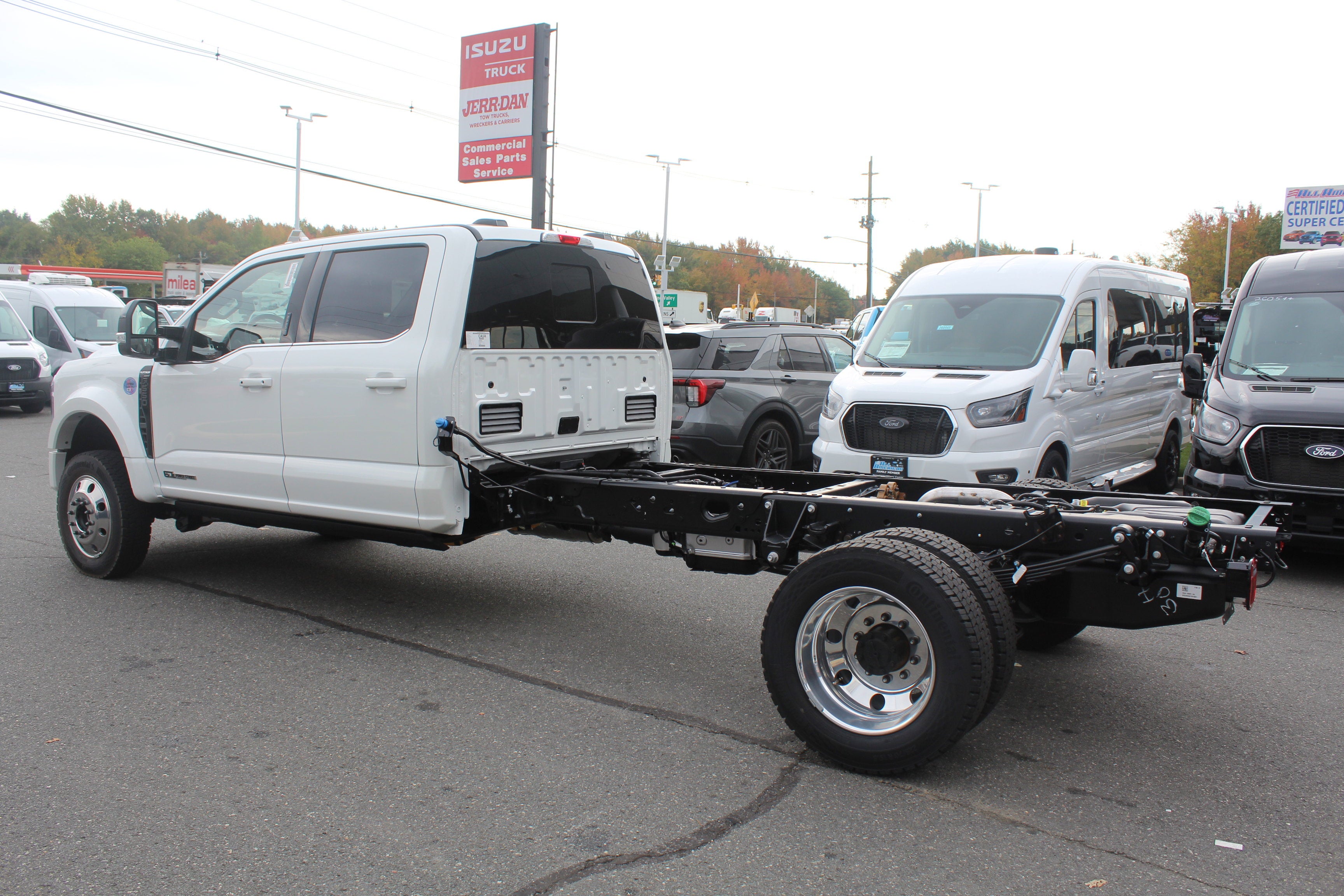 2027 Ford Chassis Cab F-550® Platinum