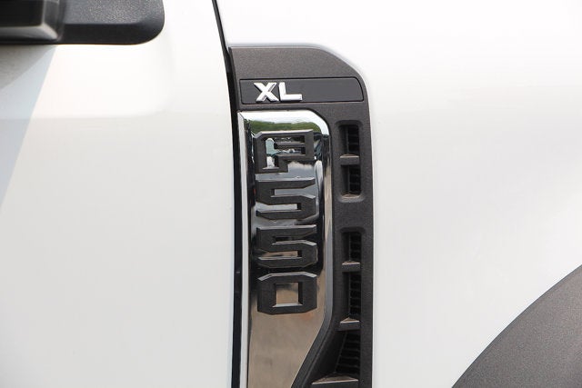 2025 Ford Chassis Cab F-550® XL