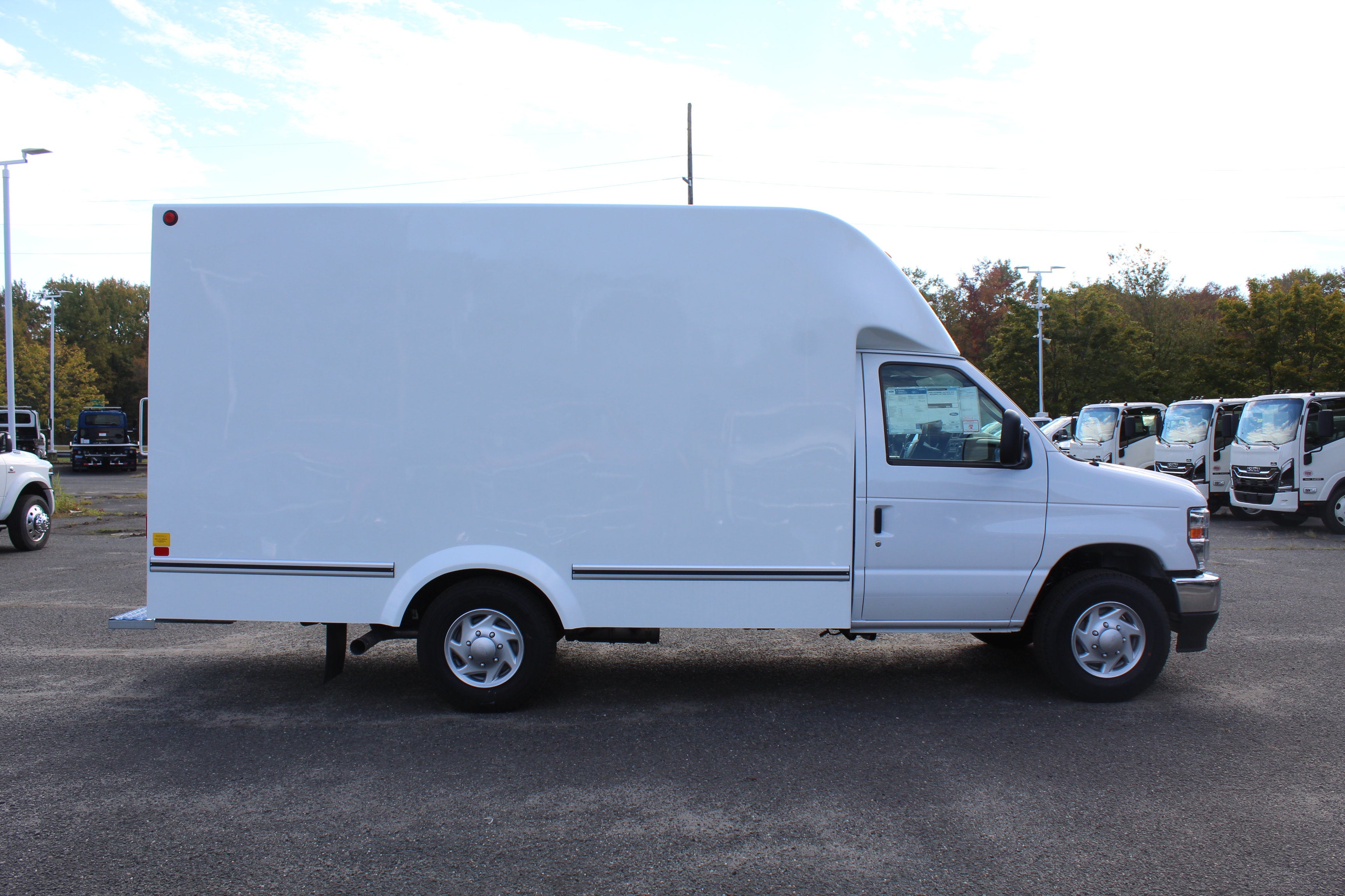2027 Ford Econoline Cutaway E-350 SRW
