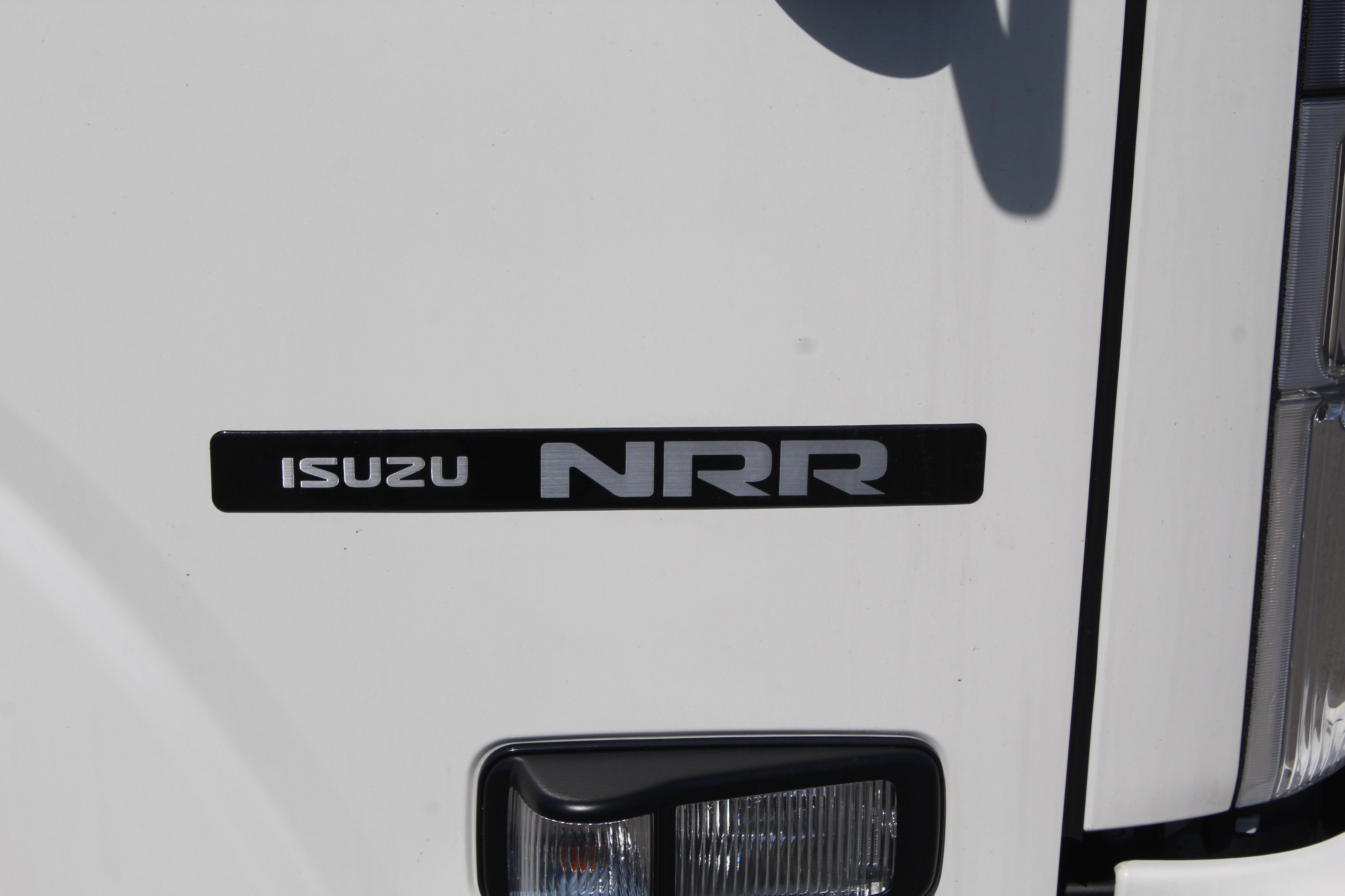 2026 Isuzu NRR 20 FT Durabox Pro Aluminum