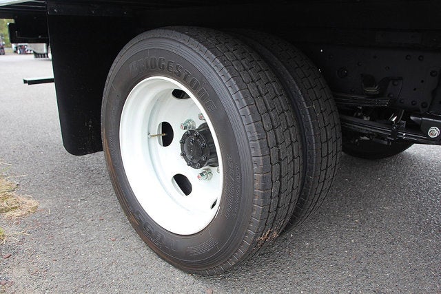 2024 Isuzu NRR 20 FT Box w/ ICC Bumper