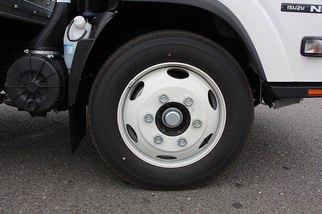 2024 Isuzu NRR 20 FT Box w/ ICC Bumper