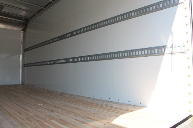 2024 Isuzu NRR 20 FT Box w/ ICC Bumper