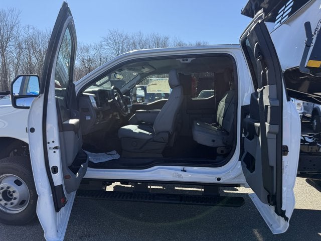 2025 Ford Chassis Cab F-350® XL