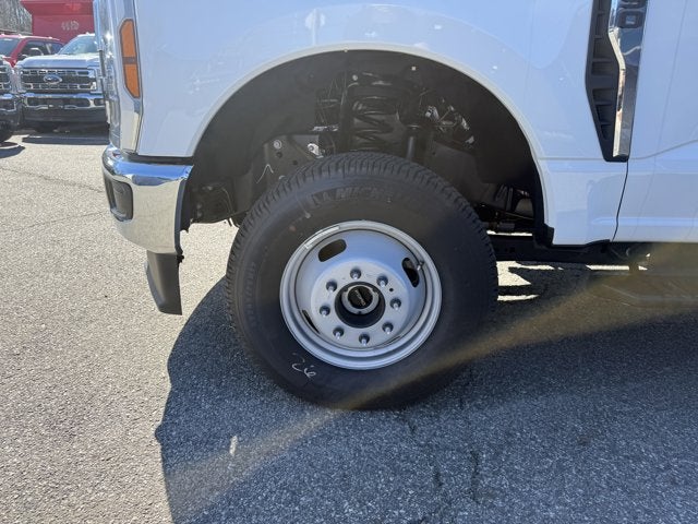 2025 Ford Chassis Cab F-350® XL