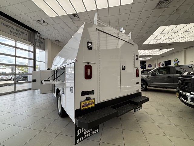 2025 Ford Econoline Cutaway E-350 SRW