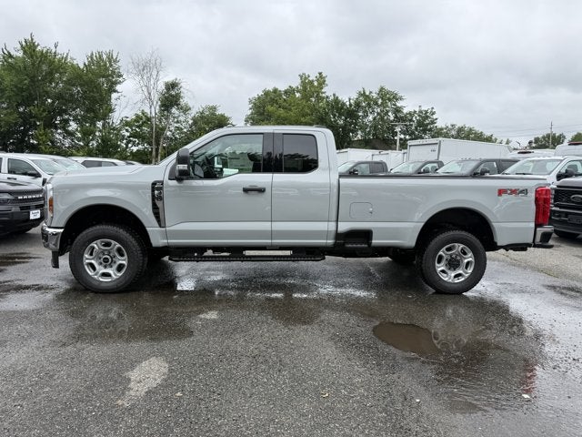 2026 Ford Super Duty F-350® XLT